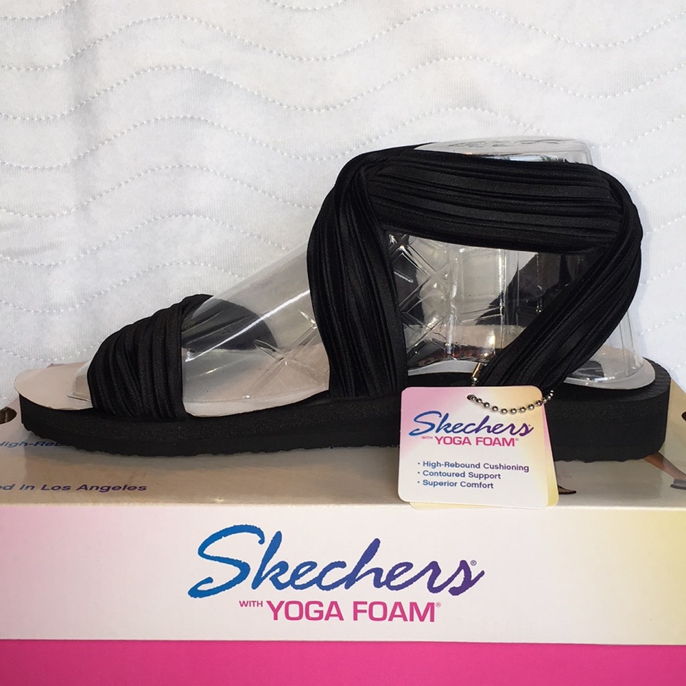NIB Women’s Skechers w/Yoga Foam Sandals Size 8 - Picture 2 of 8
